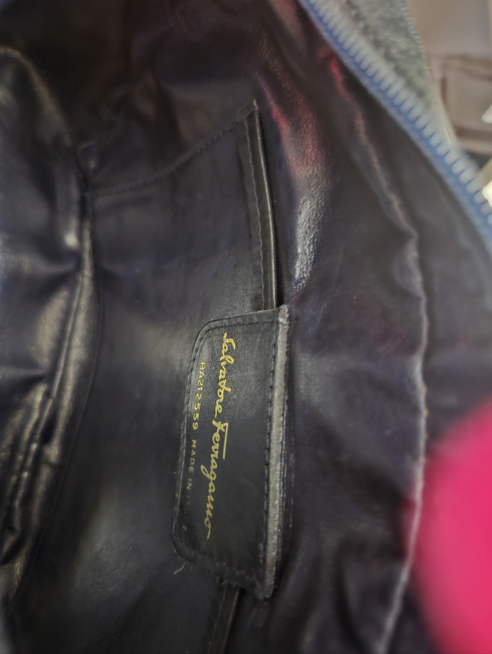 🧡❤️Womens Salvatore Ferragamo Vara Dark Navy Leather Shoulder Bag💞❣️ - Picture 8 of 12